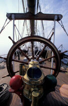 La barre à roue de l'Esmeralda. © Philip Plisson / Plisson La Trinité / AA00835 - Photo Galleries - Wheel helm