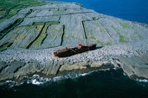 Wreck on Inisheer. © Philip Plisson / Plisson La Trinité / AA02715 - Photo Galleries - Aran Islands [The]