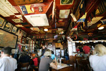 The Café Sport "Chez Peter" in Horta. © Philip Plisson / Plisson La Trinité / AA10646 - Photo Galleries - Burgee