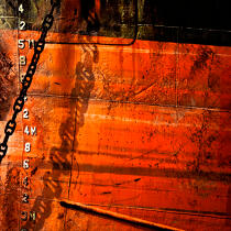 Bow rusty in the port of Piraeus © Philip Plisson / Plisson La Trinité / AA17694 - Photo Galleries - Athens