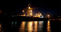 Le Verdon port © Philip Plisson / Plisson La Trinité / AA29267 - Photo Galleries - Containerships, the excess